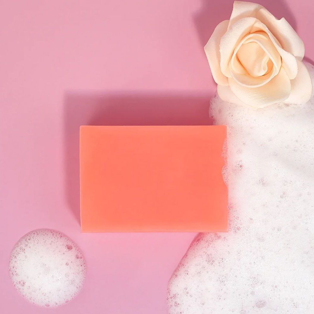 JABON FACIAL DE ESENCIA DE CERAMIDA Y ROSAS, CALMANTE, REPARA, CONTROLA LA GRASA Y LIMPIA E HIDRATA LA PIEL DISAAR BEAUTY SKINCARE ROSE 100G