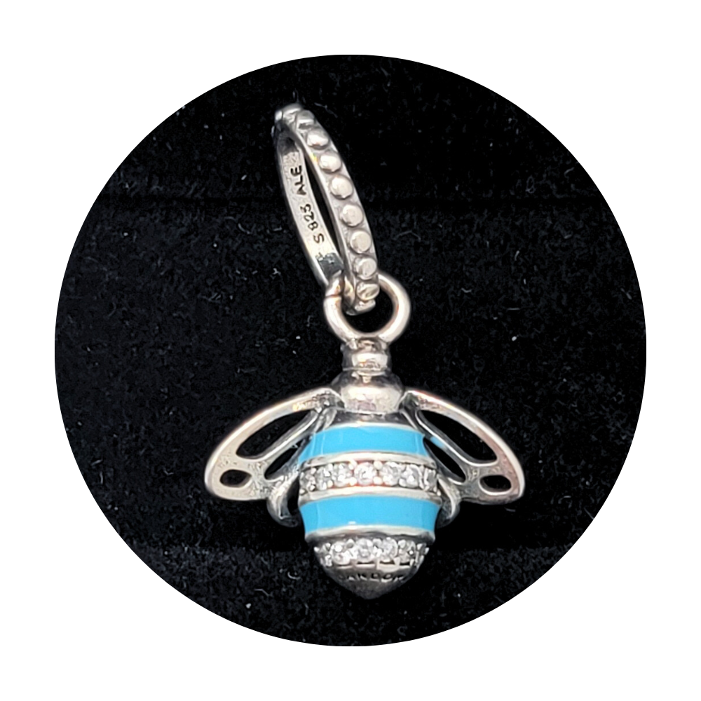 PCHARM1026SE ABEJA COLGANTE COLOR AZUL CELESTE