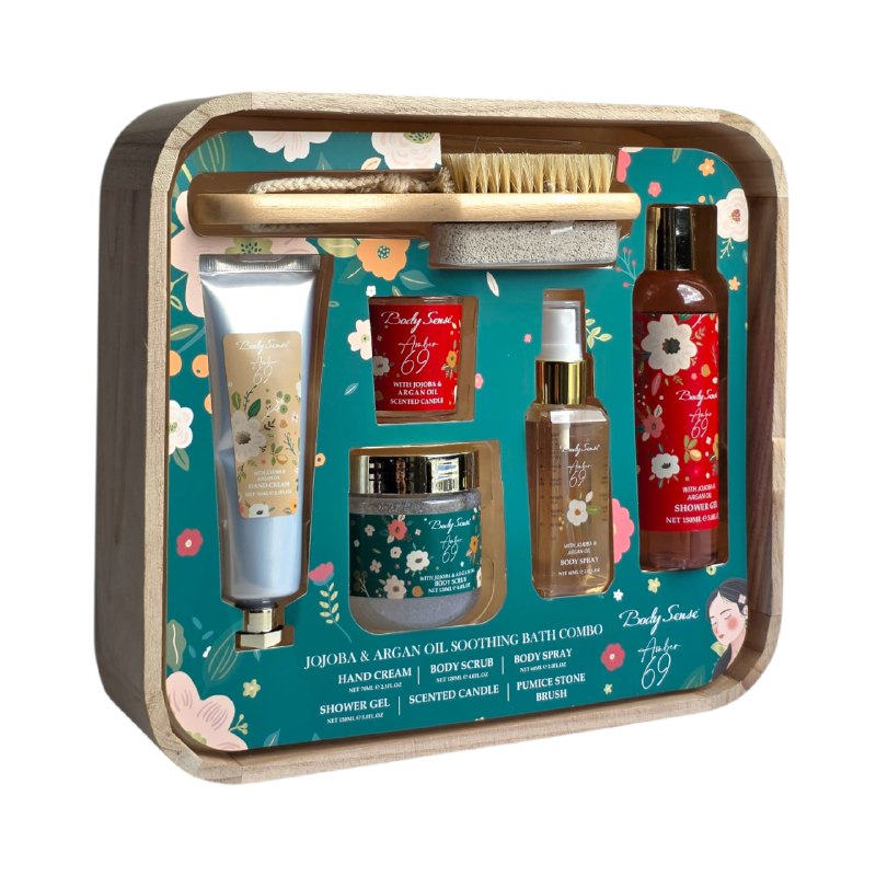 SET DE CUIDADO CORPORAL DE BAÑO DE ACEITE DE JOJOBA Y ARGAN, EXFOLIANTE 120ML, GEL DUCHA 150ML, CREMA MANO 70ML, SPRAY CORPORAL 60ML, VELA AROMATICA, CANASTA Y LIMA PIES BODY SENSE AMBER 69