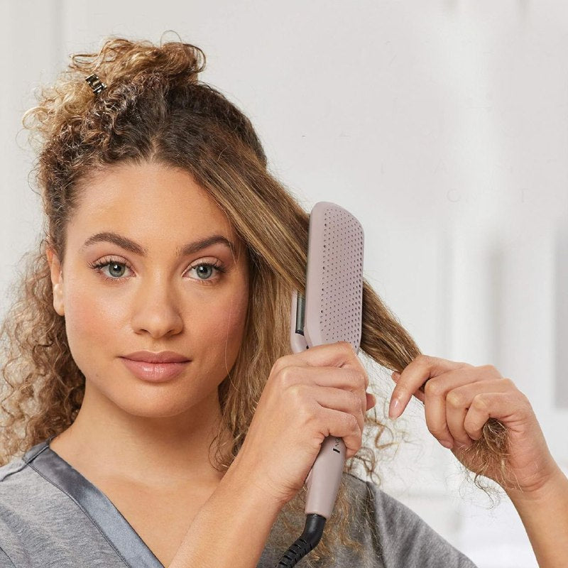 PLANCHA PARA EL CABELLO WET2STRAIGHT, SECA Y ALISA EN UN SOLO PASO, CERAMICA AVANZADA CON MICROACONDICIONADORES, ANTIFRIZZ, CONTROL DE TEMPERATURA DIGITAL, USO SEGURO EN CABELLO HUMEDO O SECO REMINGTON