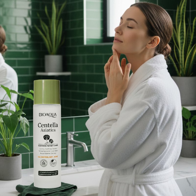 TONICO FACIAL REPARADOR CALMANTE DE CENTELLA ASIATICA, CON TEXTURA HIDRATANTE Y REFRESCANTE QUE REPONE Y BLOQUEA LA HUMEDAD EN LA PIEL, CALMA LA PIEL SENSIBLE Y PROPENSA AL ACNE, DEJANDOLA SUAVE Y TERSA BIOAQUA 120ML