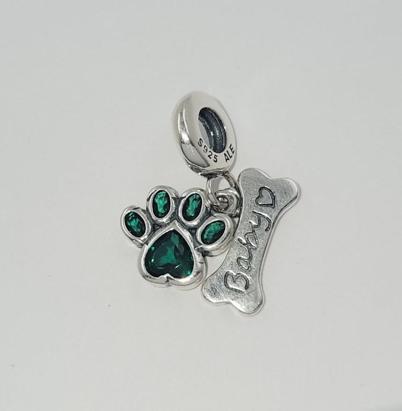 PCHARM2728$2 FORMA PATA Y HUESO DE PERRO VERDE PANDORA PLATA 9.25