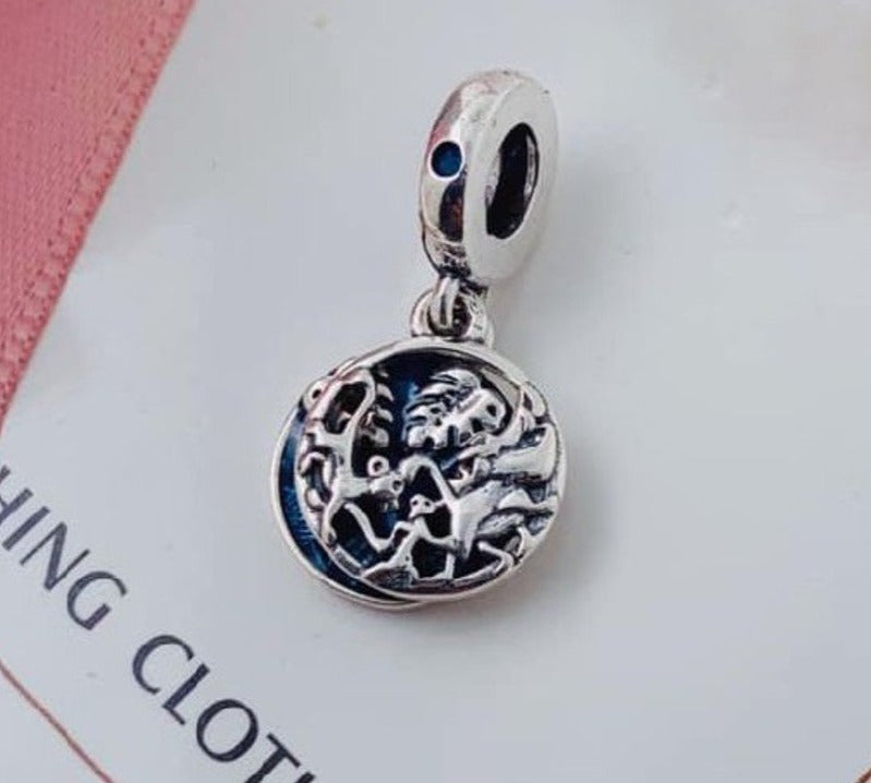 PCHARM1433 COLGANTE DOBLE FONDO AZUL DEL REY LEON