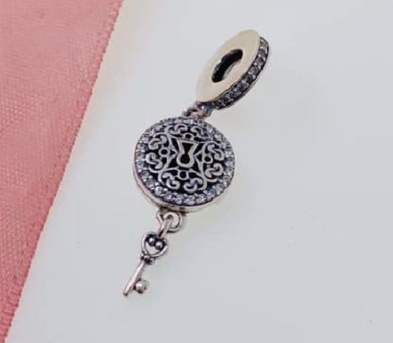 PCHARM1471 COLGANTE MEDALLON DE LLAVE DE AMOR REAL AMOR SAN VALENTIN