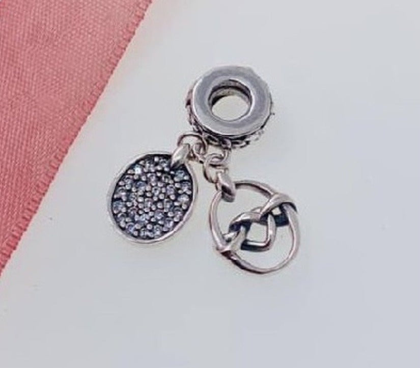 PCHARM1472 COLGANTE DOBLE CORAZON ENTRE LAZADO