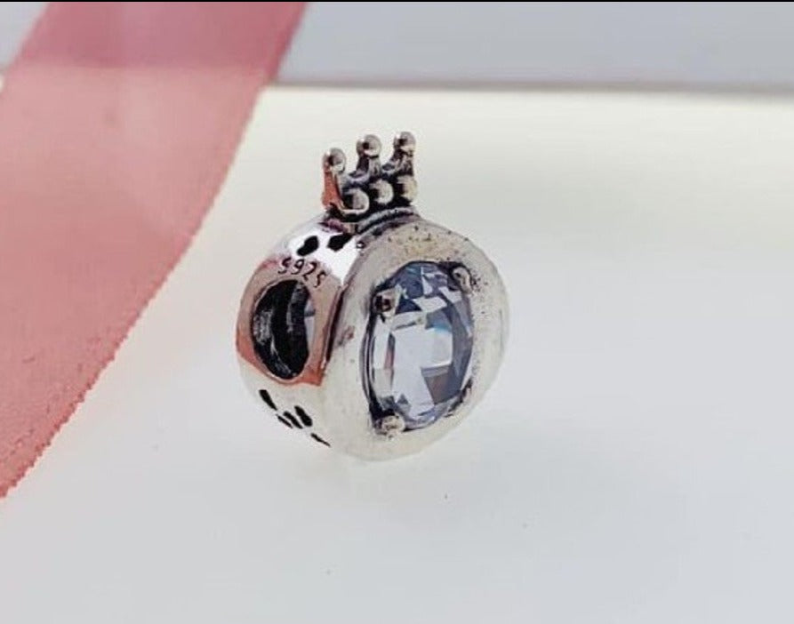 PCHARM1512 PANDORA CON CORONITA Y CIRCON TRANSPARENTE EN MEDIO