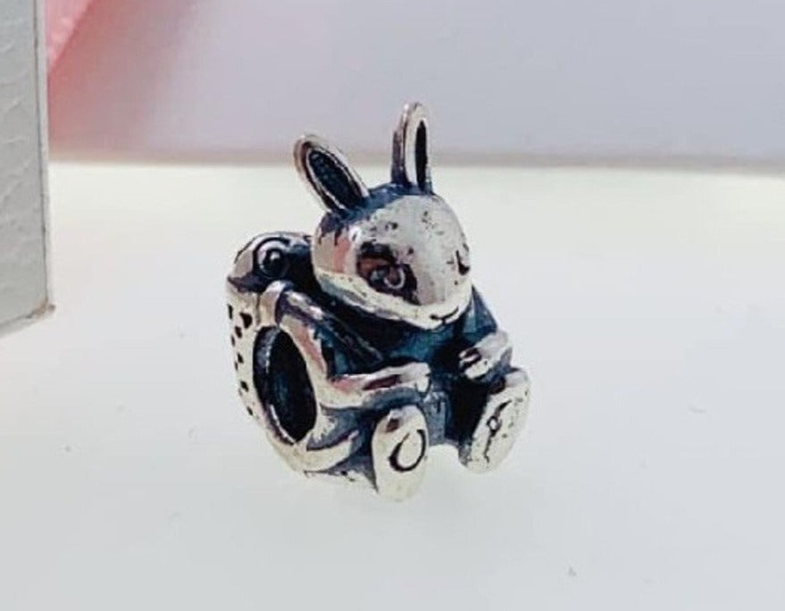 PCHARM1584 CONEJITO CON CANASTILLA