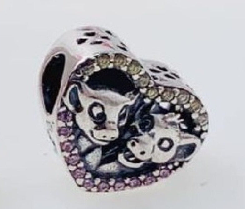 PCHARM1593 CORAZON EL REY LEON CIRCONES DE COLORES AL REDEDOR