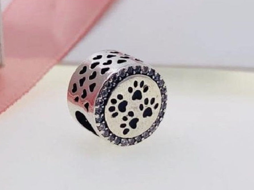 PCHARM1627 HUELLAS DE CACHORROS