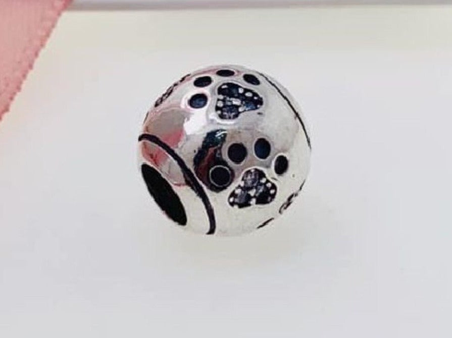 PCHARM1631 HUELLA DE PERRO