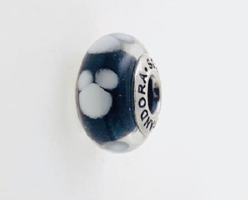 PCHARM1709 CRISTAL DE MURANO COLOR NEGRO CON LA FORMA DE MICKEY MOUSE EN BLANCO