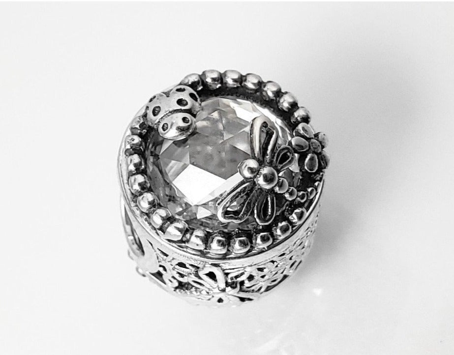 PCHARM2112 CIRCULAR CON CIRCON TRANSTARENTE Y LIBELULA CON MARIQUITA