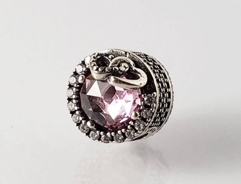 PCHARM2116 CIRCULAR CON PIEDRA ROSA Y CIRCONES TRANSPARENTES AL REDEDOR