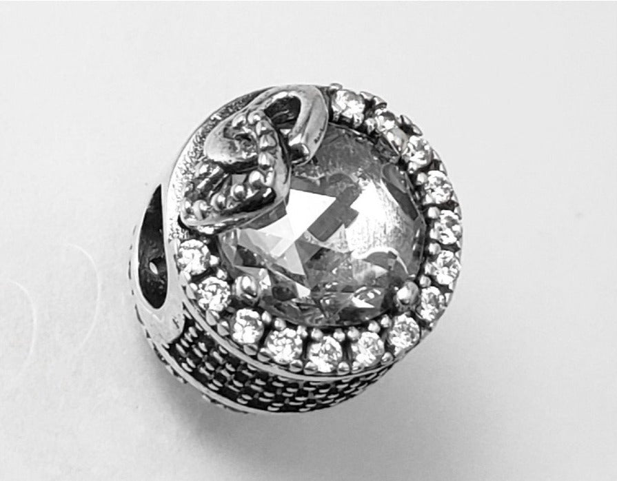 PCHARM2117 CIRCULAR PIEDRA TRANSPARENTES Y CIRCONES TRANSPARENTES AL REDEDOR