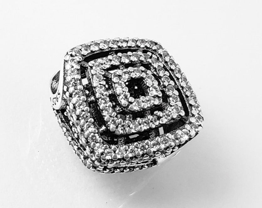 PCHARM2139 CUADRADO CON CIRCONES TRANSPARENTES