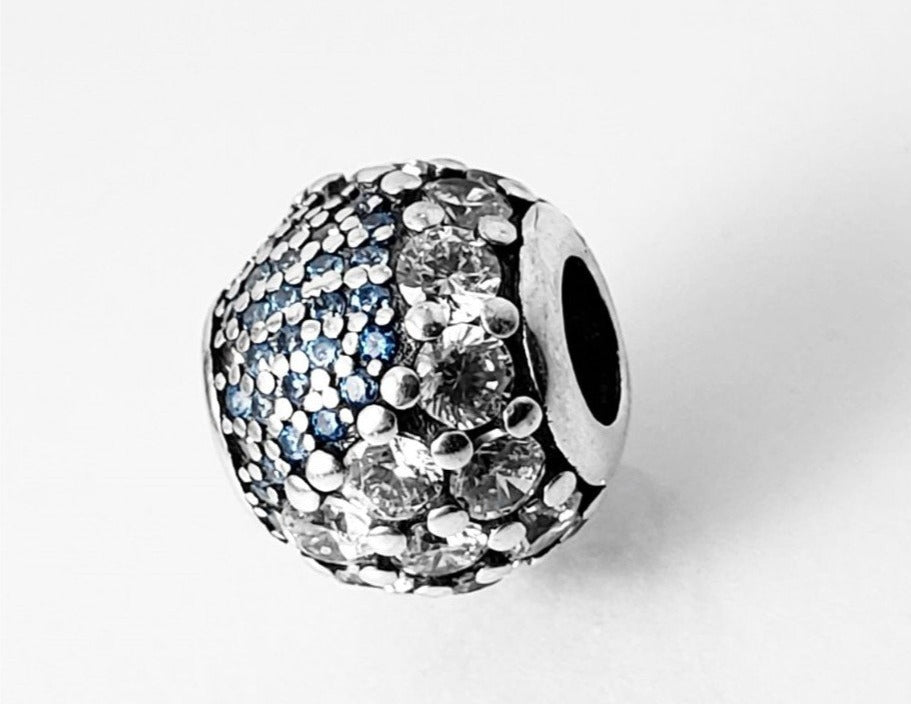 PCHARM2144 CIRCULAR CON CIRCONES AZULES Y TRANSPARENTES