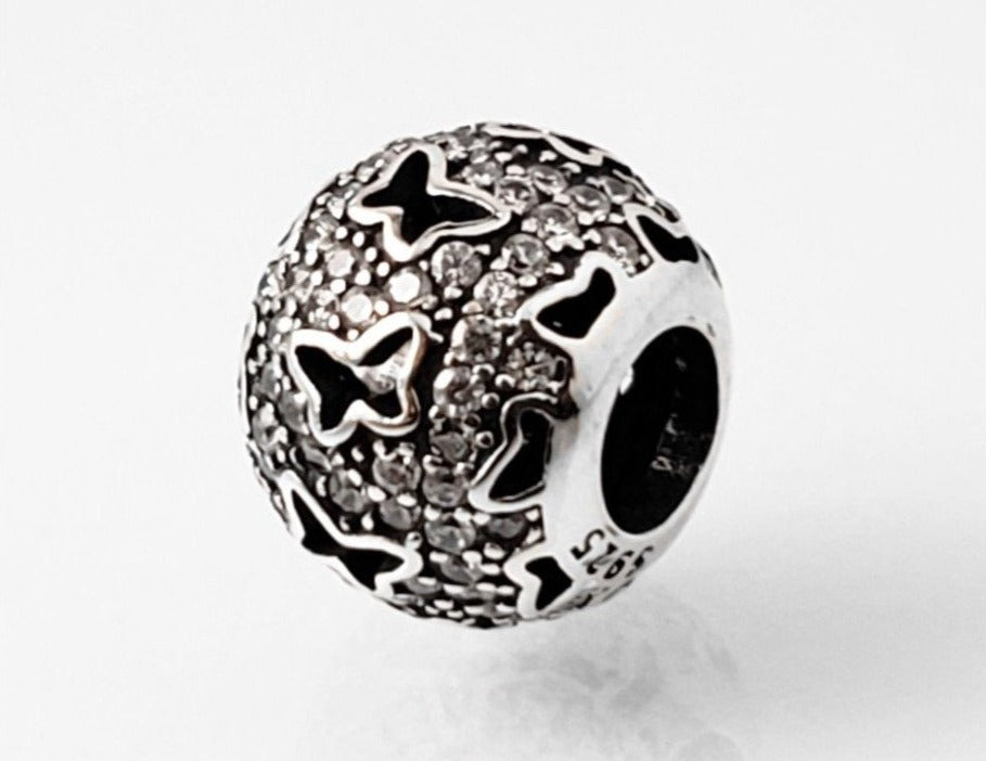 PCHARM2153 CIRCULAR CON CUENTAS Y MARIPOSAS