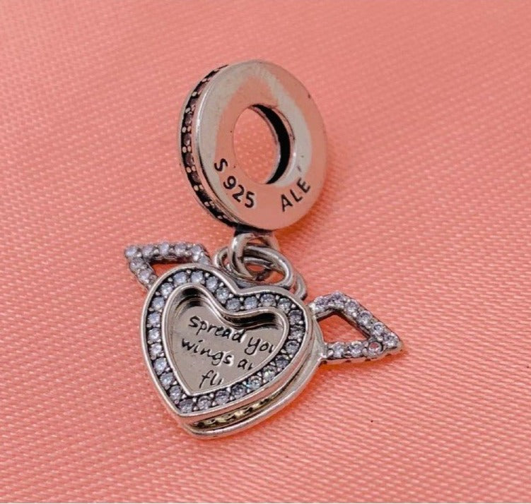 PCHARM2387 COLGANTE DOBLE DE DCORAZON CON ALAS