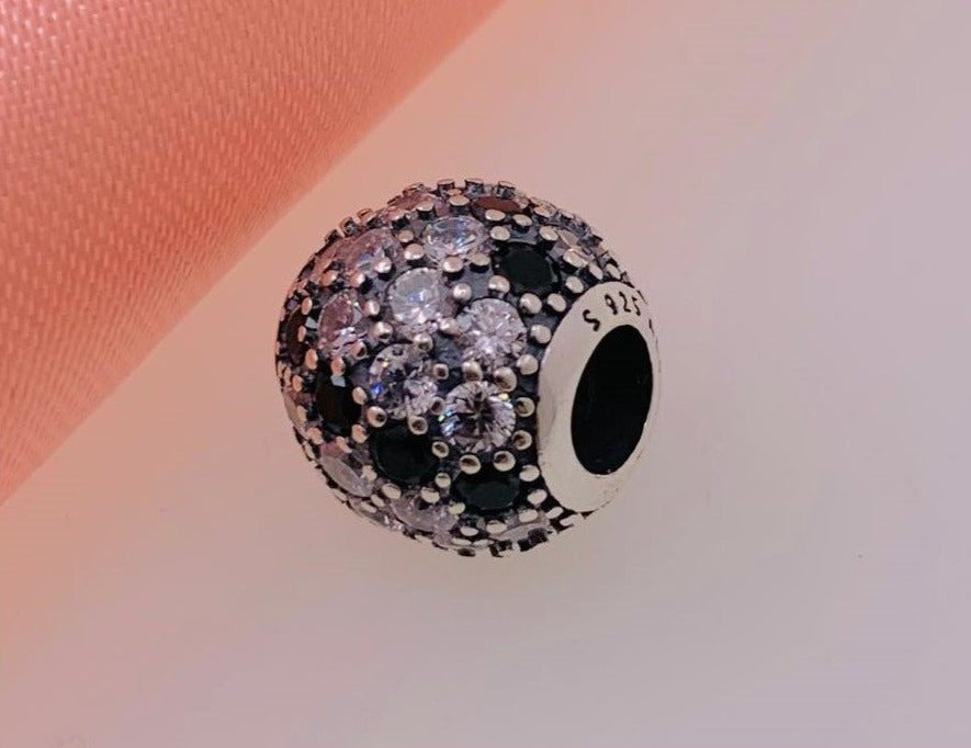 PCHARM2396 CIRCULAR CIRCONES TRANSPARENTE Y NEGROS