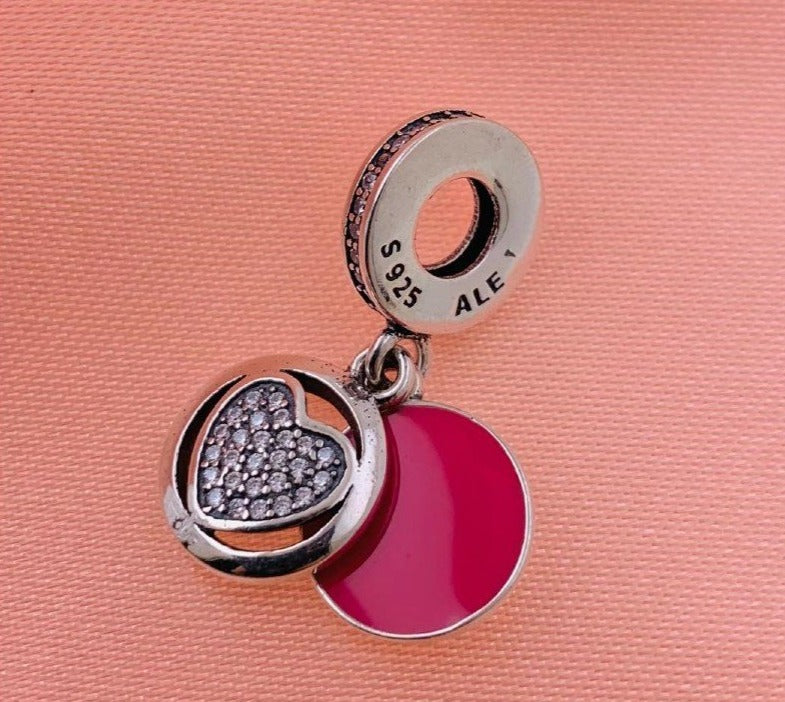 PCHARM2401 COLGANTE DOBLE FONDO ROJO Y CORAZON