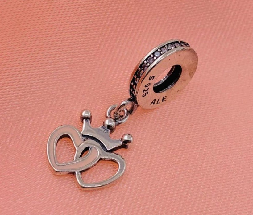 PCHARM2427 COLGANTE DE CORAZON DOBLE CON CORONA