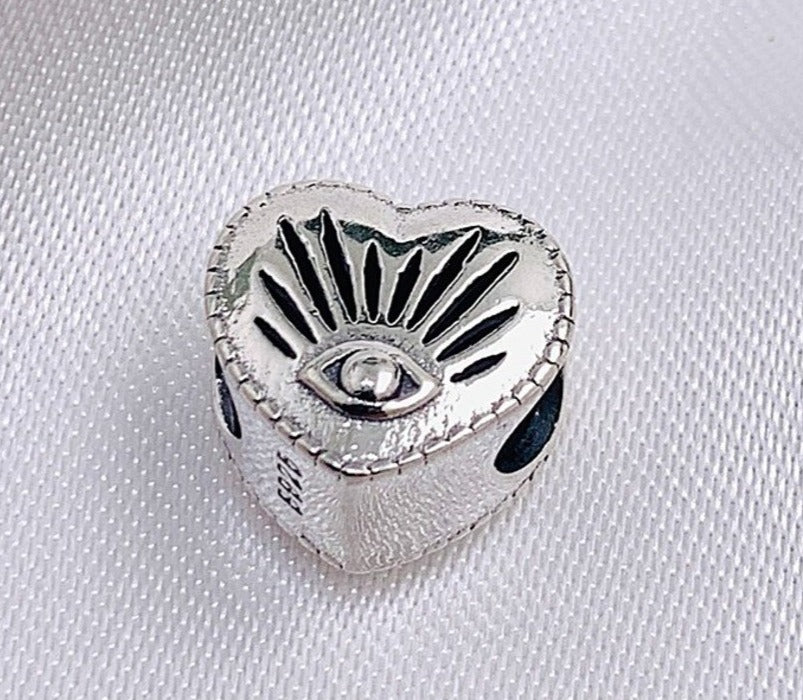 PCHARM2466 CORAZON CON OJO TURCO EN MEDIO