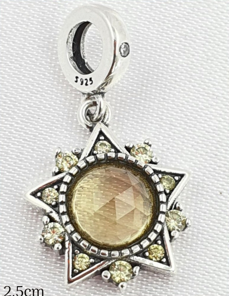 PCHARM2650#5 COLGANTE DE ESTRELLA CON CIRCONES AMARILLAS