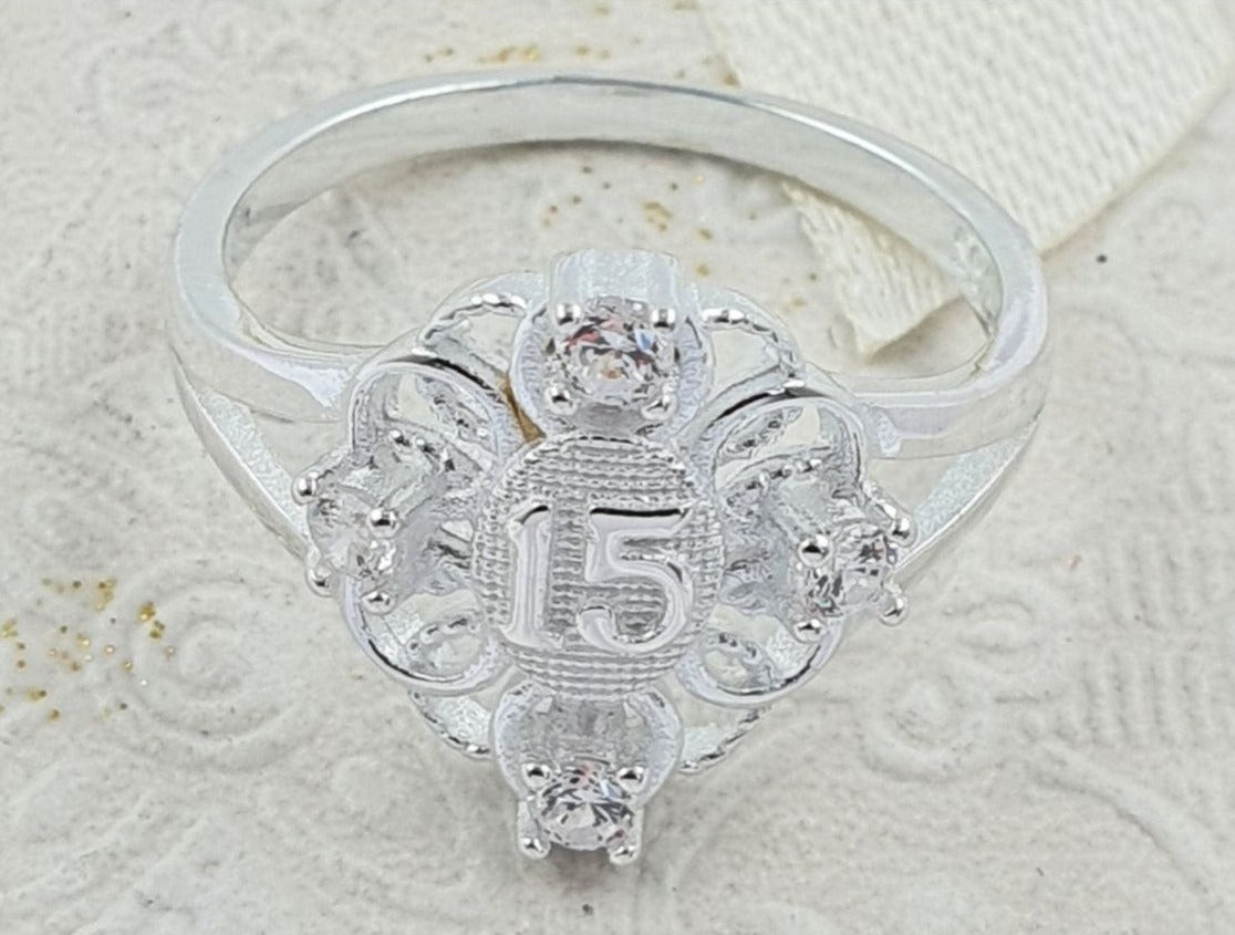 PANI1702B ANILLO 15 AÑOS OVALADO PIEDRAS BLANCAS, PLATA 925