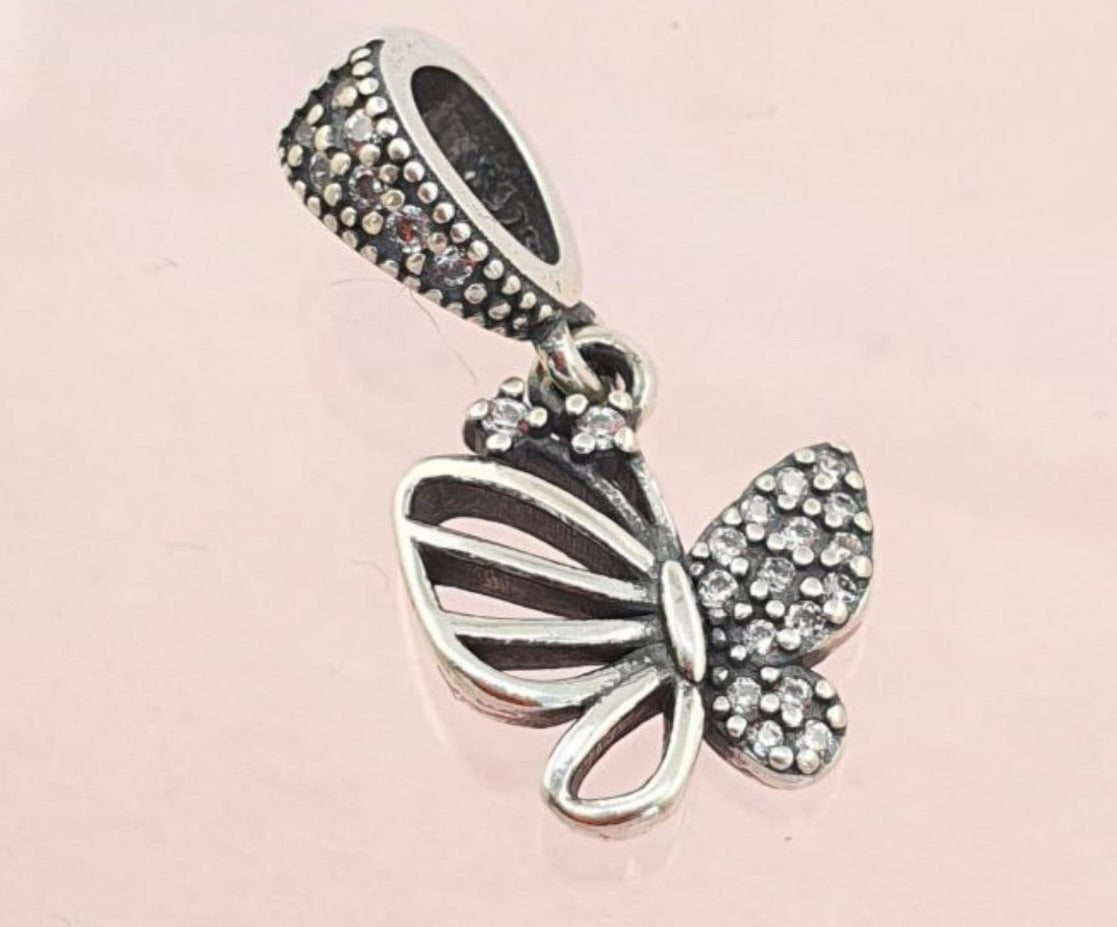 PCHARM2738 COLGANTE DE MARIPOSA CON CIRCONES TRANSPARENTES