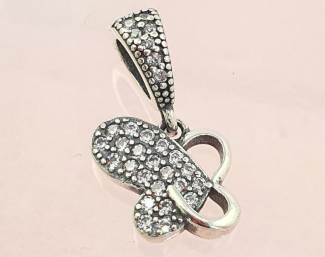 PCHARM2739 COLGANTE DE MARIPOSA CON CIRCONES TRANSPARENTES