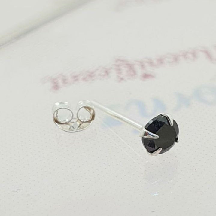 PIERCING DE PLATA 9.25 CON PIEDRA NEGRA CIRCULAR