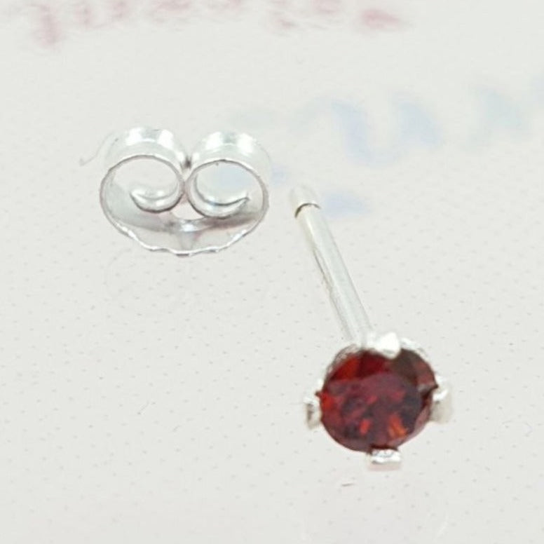 PIERCING DE PLATA 9.25 CON PIEDRA ROJA