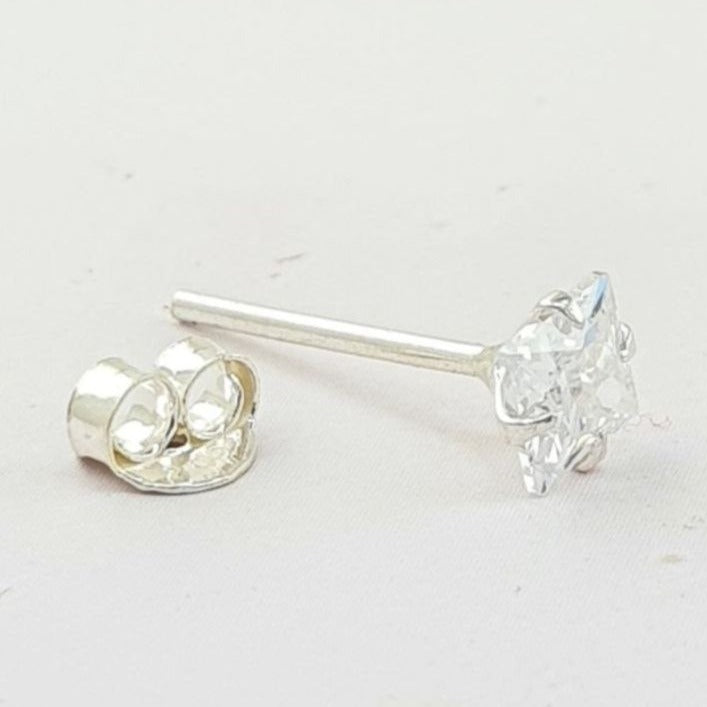 PIERCING DE PLATA 9.25 CON PIEDRA CUADRADA