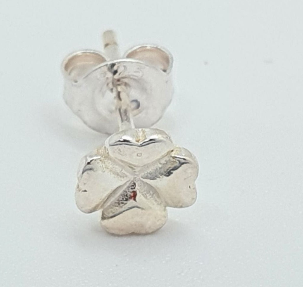 PIERCING EN FORMA DE TREBOL DE 4 HOJAS DE PLATA 9.25 PESO: 0.6G