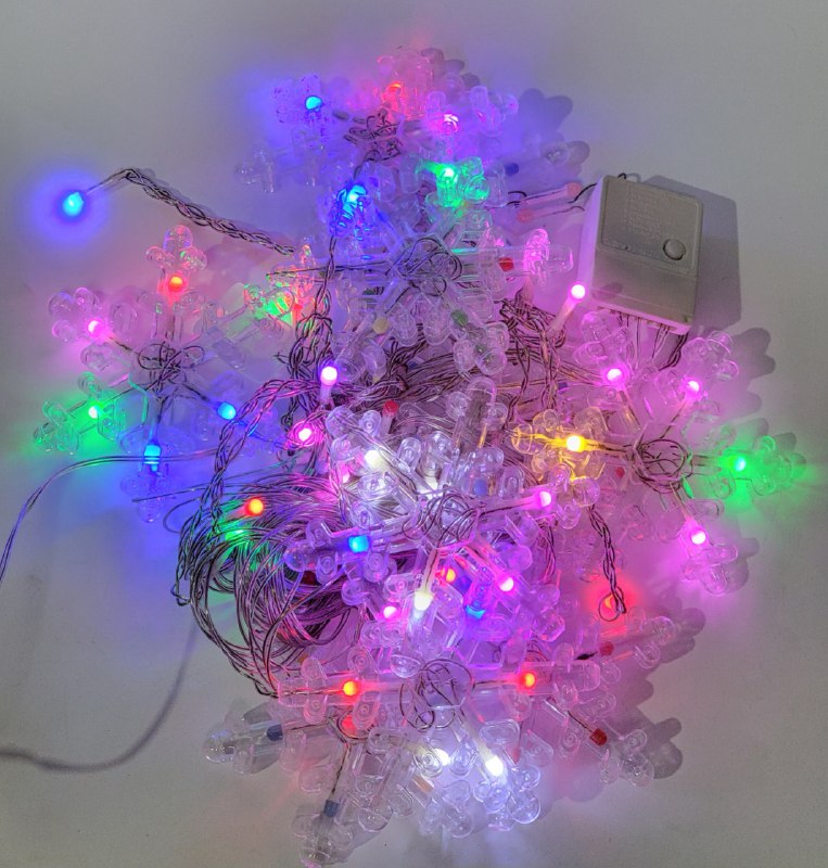 LUCES DECORATIVAS NAVIDEÑAS PARA INTERIORES O EXTERIORES DE COPO DE NIEVE MULTICOLOR 15X10X15CM