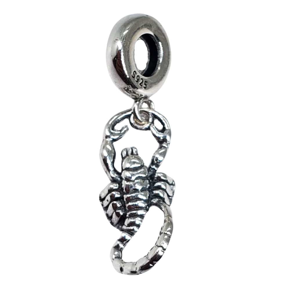 PCHARM2962$1  COLGANTE DE ALACRAN