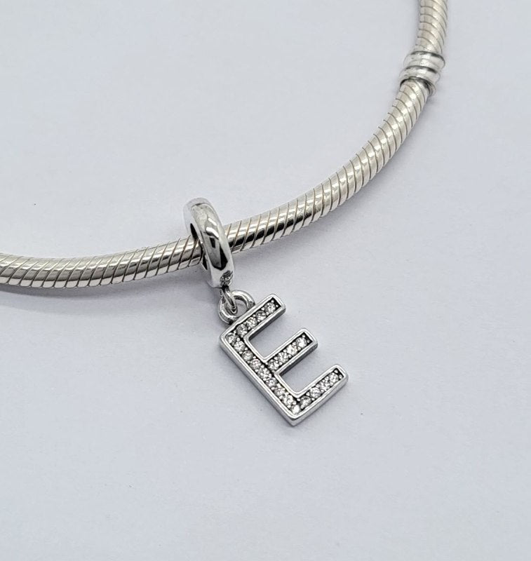 PCHARM4066$E LETRA E PANDORA PLATA 9.25