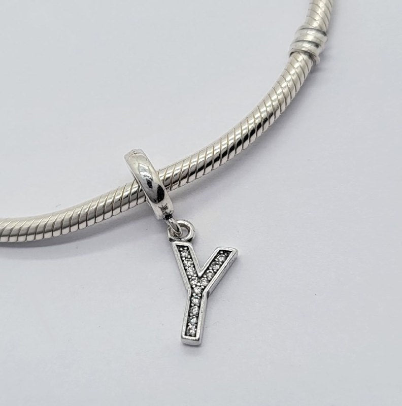 PCHARM4066$Y LETRA Y PANDORA PLATA 9.25