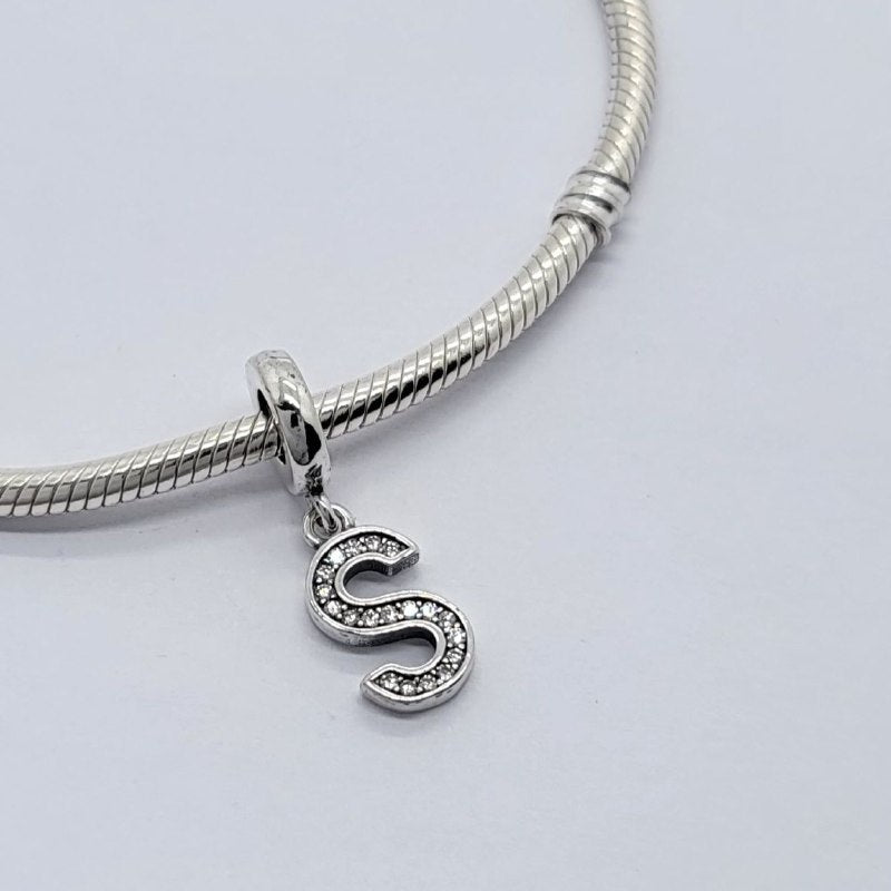 PCHARM4066$S LETRA S PANDORA PLATA 9.25