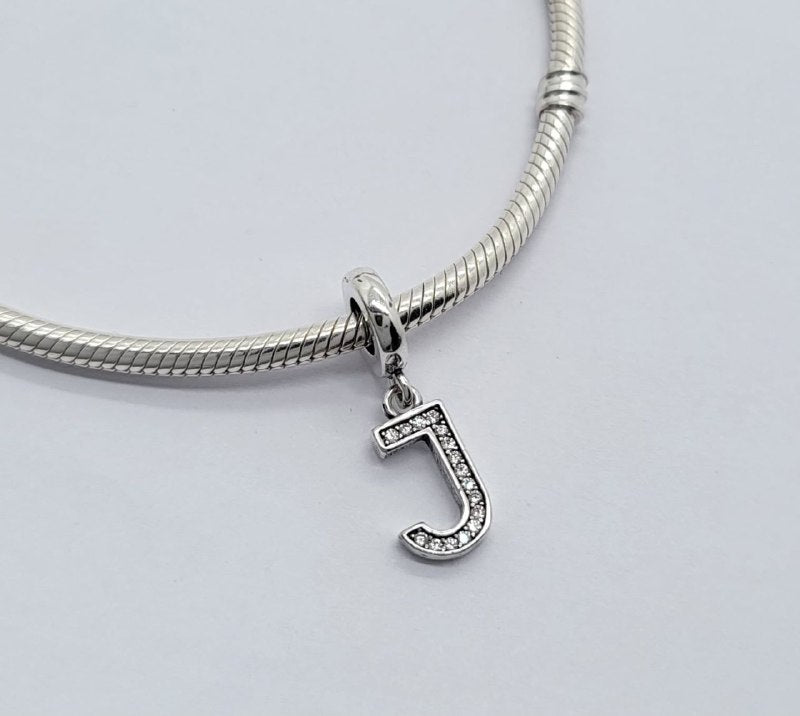 PCHARM4066$J LETRA J PANDORA PLATA 9.25