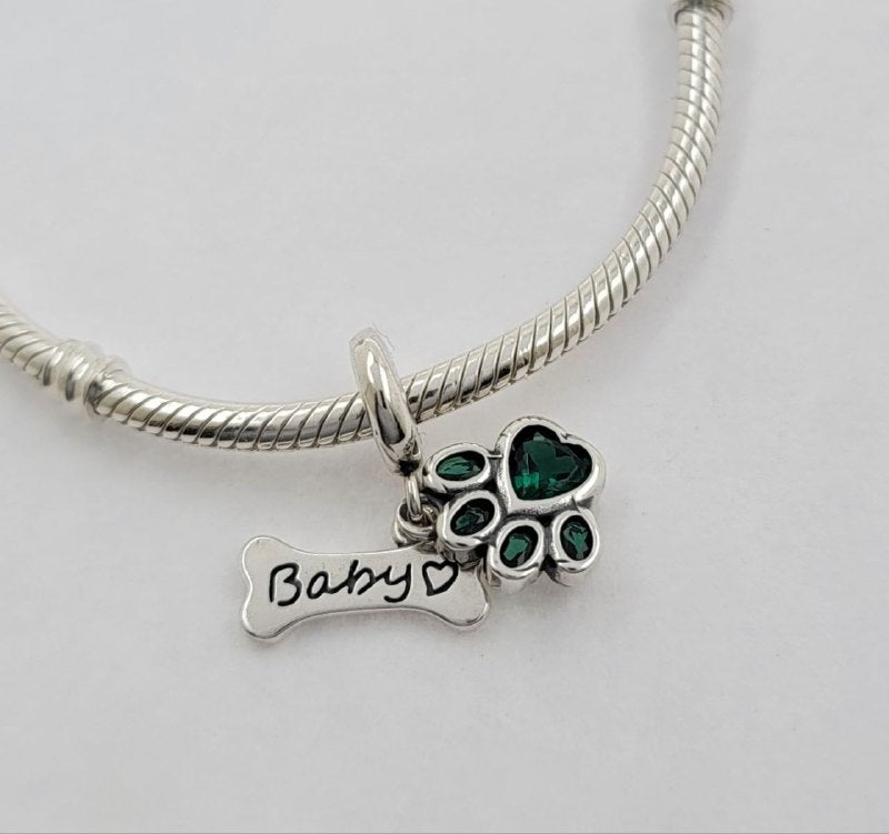 PCHARM2728$2 FORMA PATA Y HUESO DE PERRO VERDE PANDORA PLATA 9.25