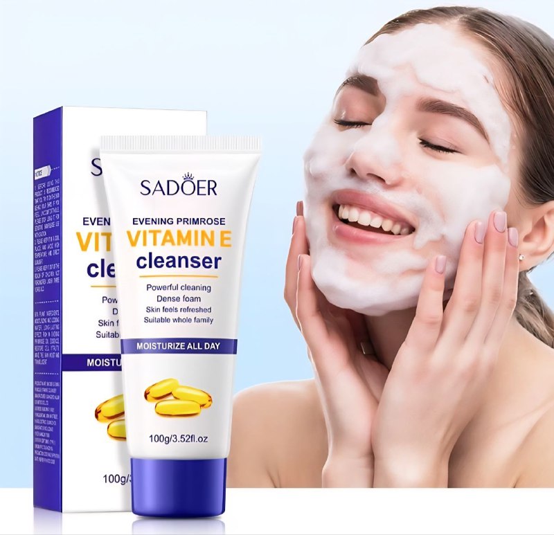 LIMPIADOR FACIAL DE ONAGRA CON VITAMINA E, ESPUMA RICA, DENSA Y DELICADA QUE LIMPIA SUAVEMENTE LA PIEL GRASA Y RESIDUOS DE MAQUILLAJE SADOER VITAMIN E 100G