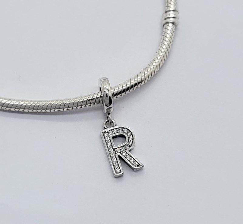 PCHARM4066$R LETRA R PANDORA PLATA 9.25