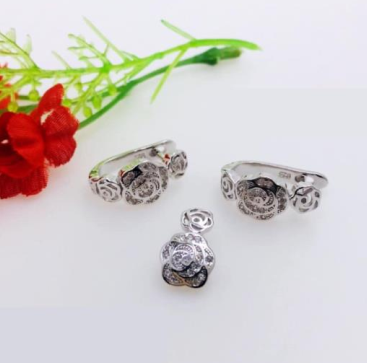 PSET1810 SET ROSA O FLOR CON ZIRCONIA BLANCO PLATA 9.25