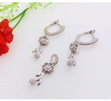 PSET1812 SET ROSA O FLOR CON ZIRCONIA BLANCO PLATA 9.25