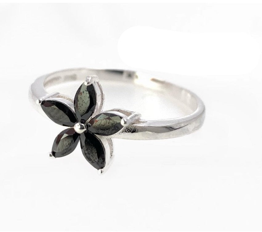 PANI1208 ANILLO DE FLOR CON PIEDRAS NEGRAS, PLATA 925