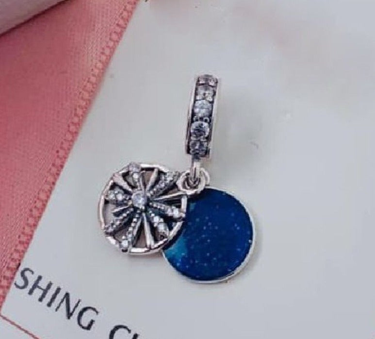 PCHARM1426 COLGANTE CIRCULO DOBLE CON FONDO AZUL