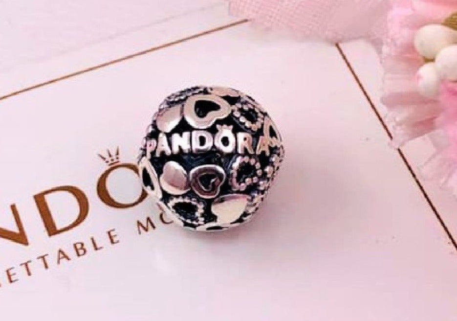 PCHARM897  SEPARADOR DE PANDORA CON CORAZONES