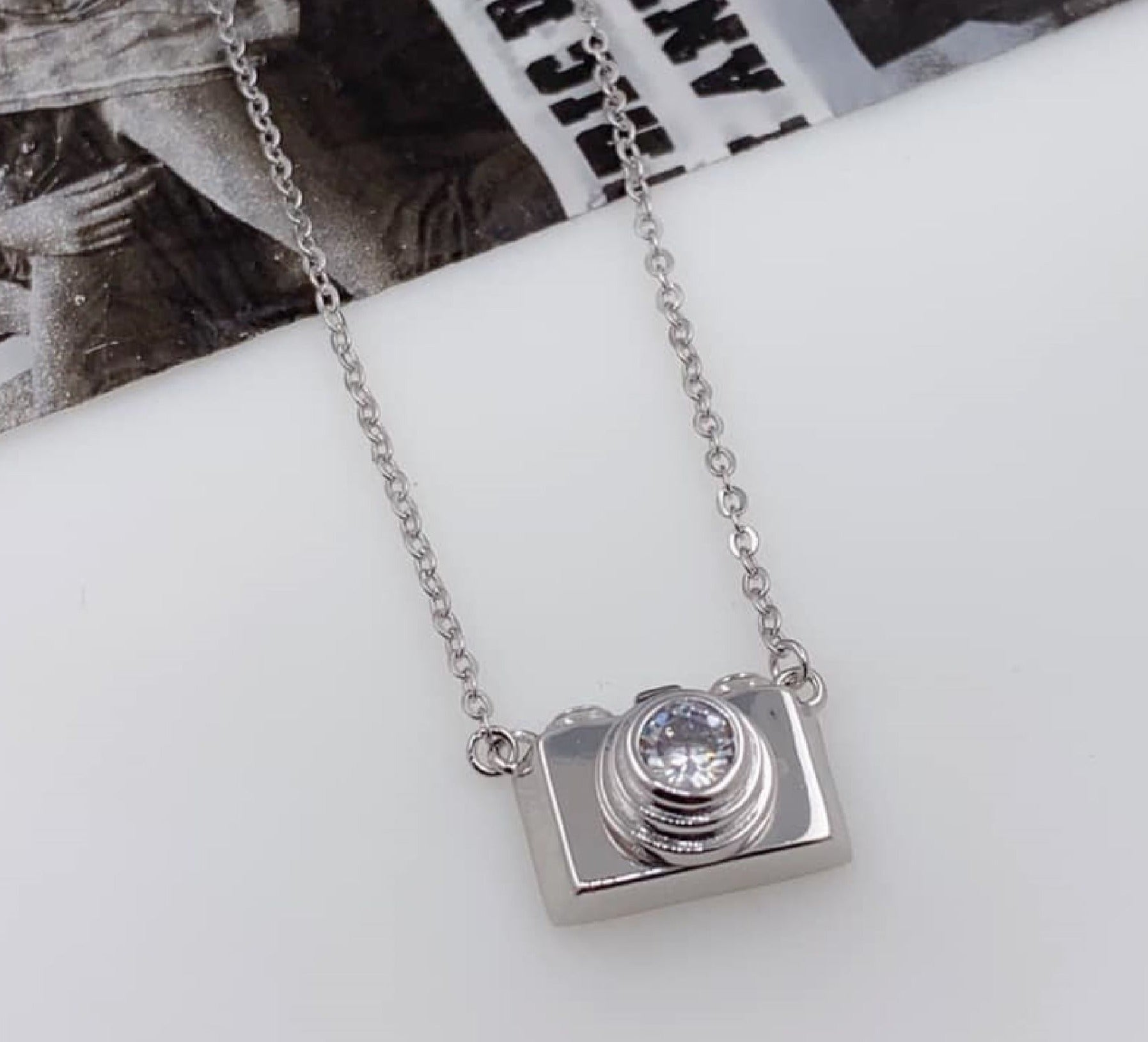 PDIJE1192 CAMARA CON CADENA PLATA 925