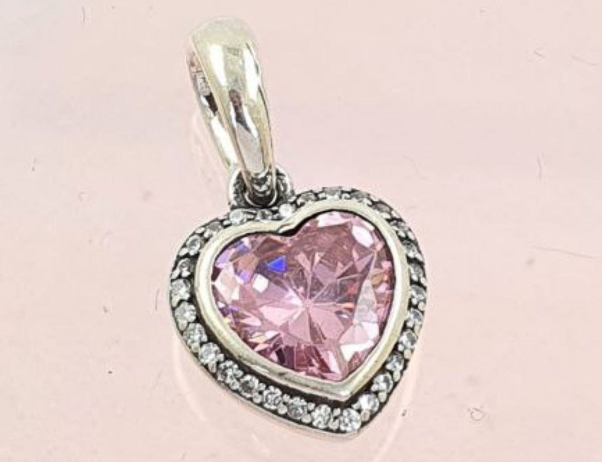 PCHARM2792  COLGANTE DE CORAZON CON CIRCON COLOR ROSA EN MEDIO